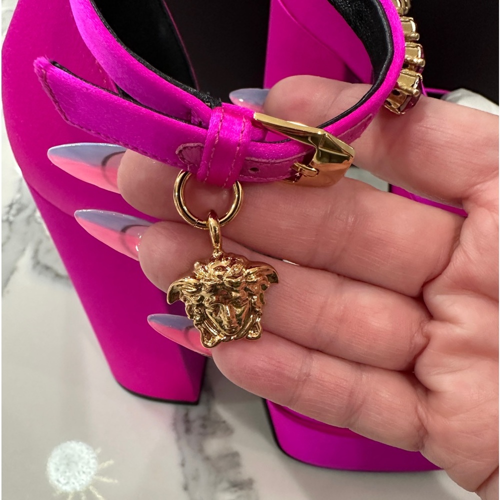 Versace Medusa Aevitas 125mm Satin Pumps - Picture 5 of 9